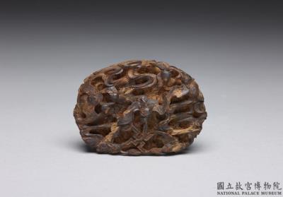 图片[2]-Carved agarwood buckle with symbols for eternal happiness and longevity, Qing dynasty (1644-1911)-China Archive